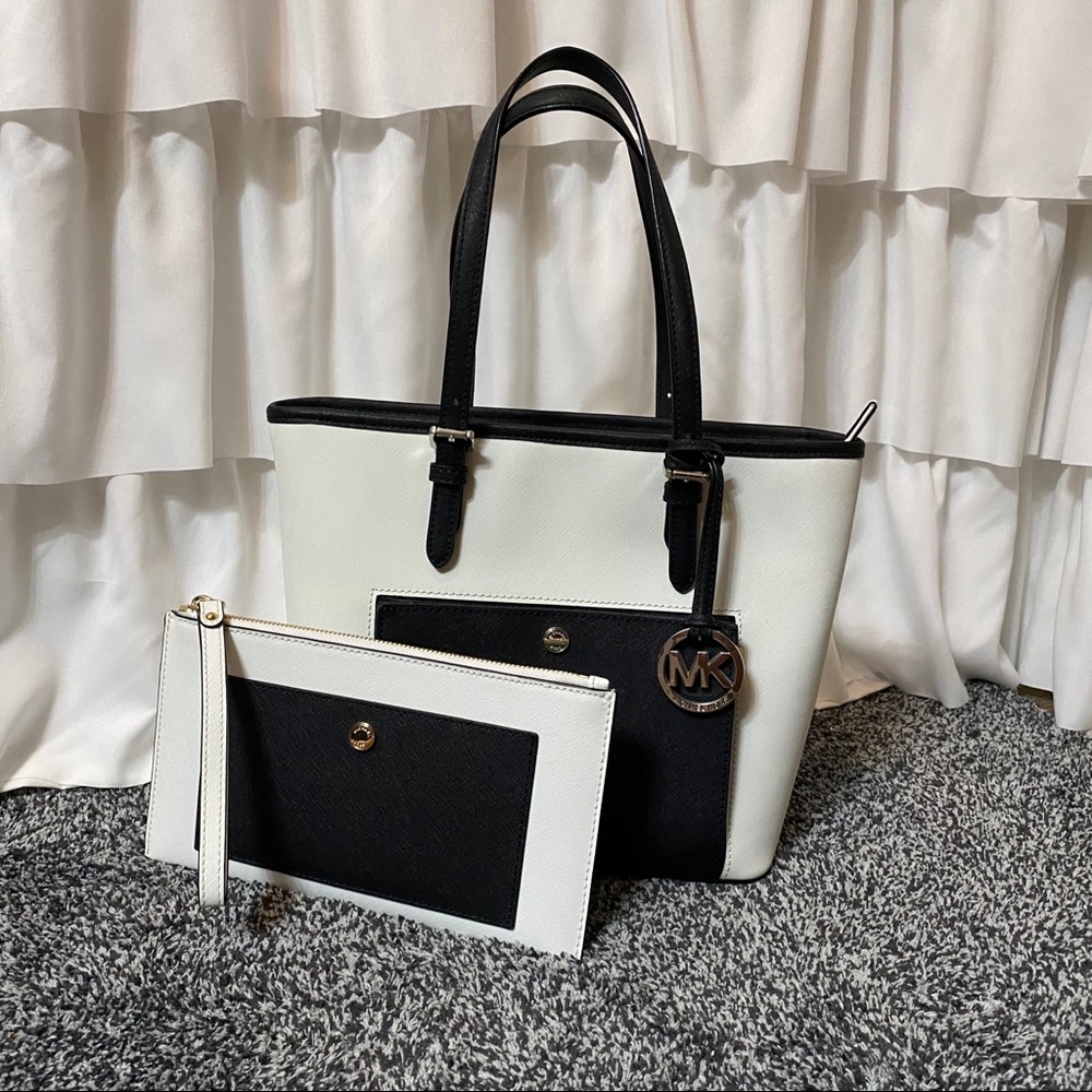 ✨Host Pick✨MICHAEL Michael Kors Satchel & Wristlet